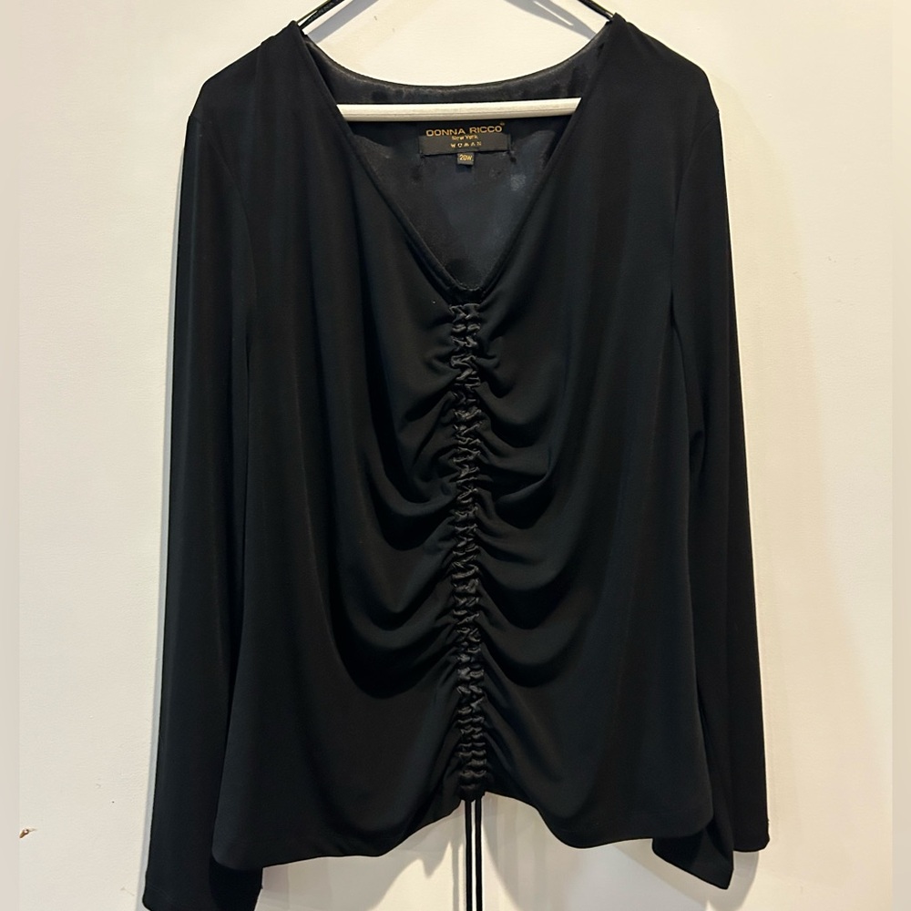 Women’s black top